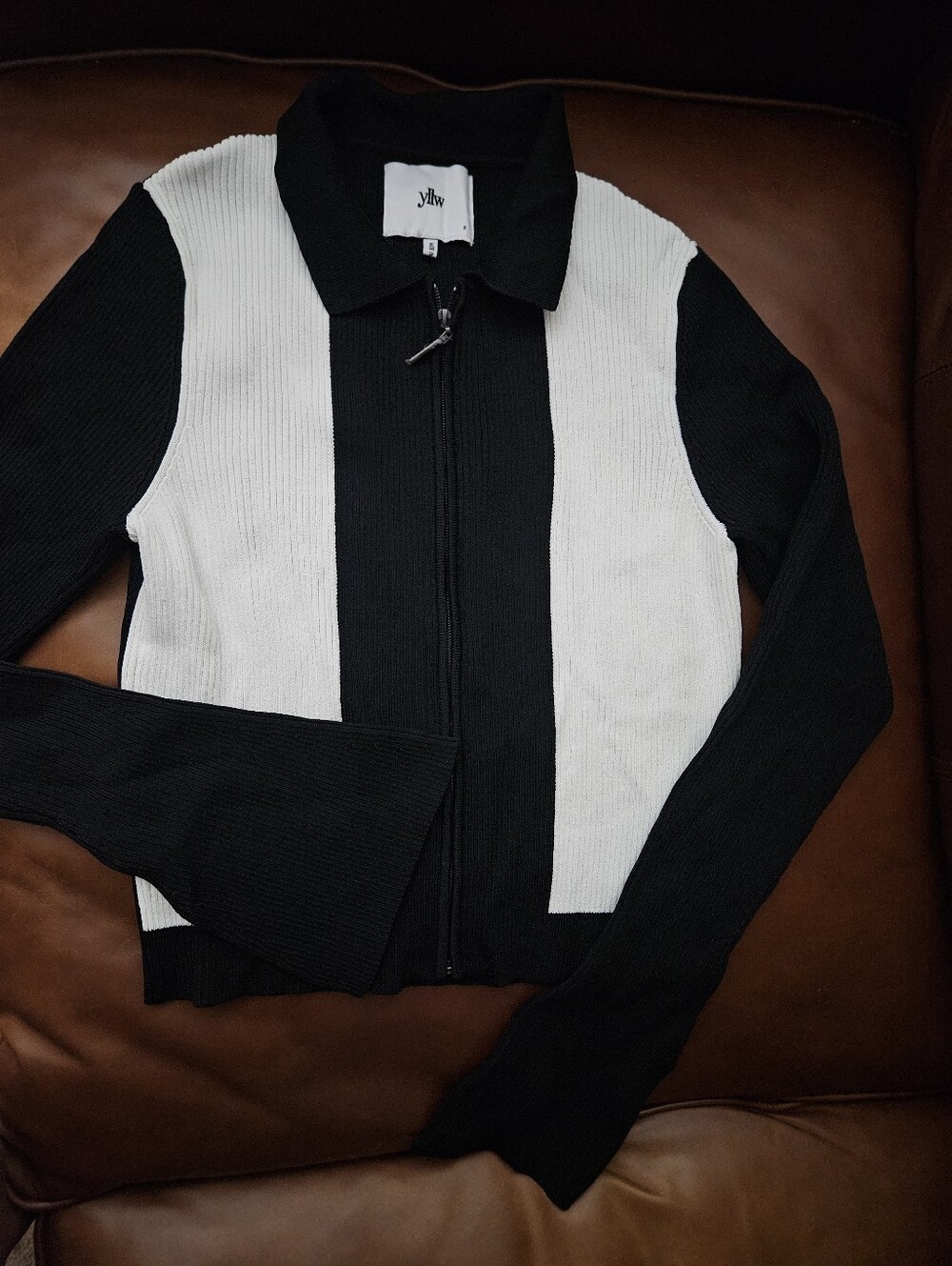 Yllw Black & White Wide Sleeve Zip-Front Knit Cardigan Small Nwot